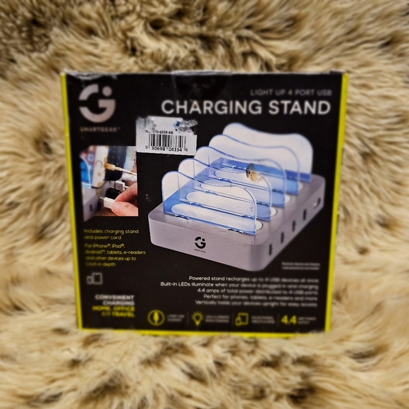 Smartgear Light Up 4 Port USB Charging Stand - Picture 2 of 3